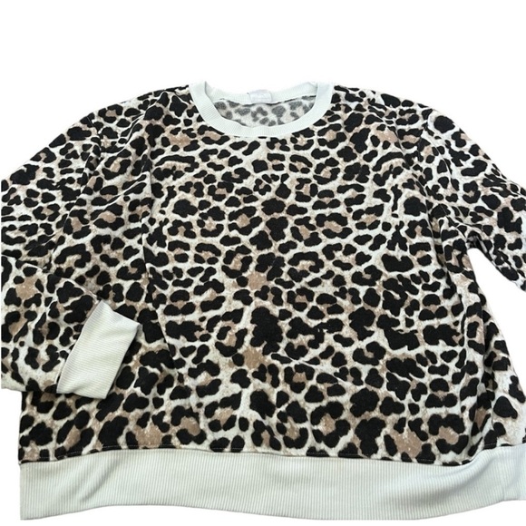 No Boundaries Leopard Print Long Sleeved
Pullover Women's Shirt - Picture 1 of 4